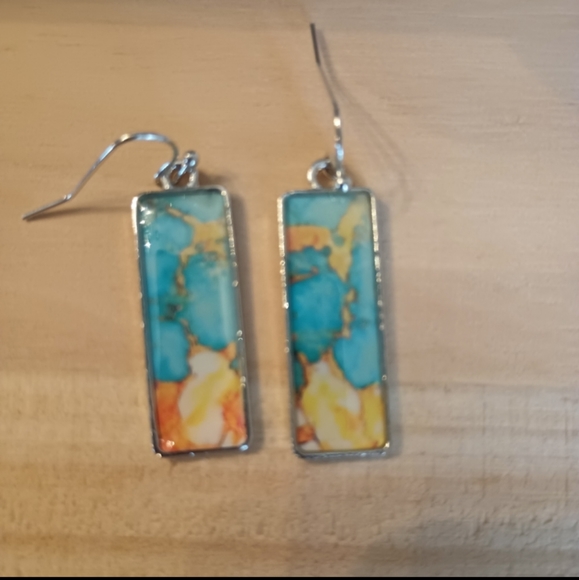 Vintage Style Dangle Earrings - Picture 5 of 6